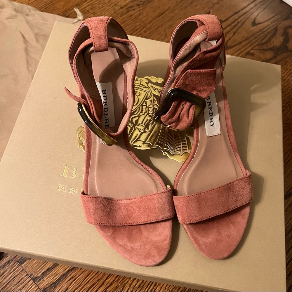 Burberry dusty pink suede heels - Picture 2 of 6
